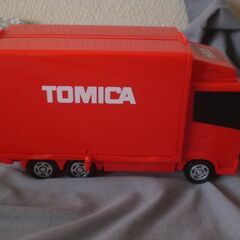 TOMICA　トミカ　ジャンボ 　トラック 収納（8台分）　運搬車　全長約25センチ　2022年クリスマス限定　レッド　中敷欠損の画像