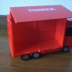 TOMICA　トミカ　ジャンボ 　トラック 収納（8台分）　運搬車　全長約25センチ　2022年クリスマス限定　レッド　中敷欠損の画像