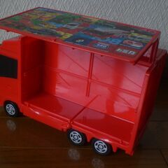 TOMICA　トミカ　ジャンボ 　トラック 収納（8台分）　運搬車　全長約25センチ　2022年クリスマス限定　レッド　中敷欠損の画像
