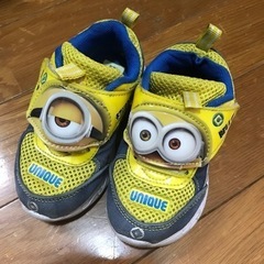ミニオン　スニーカー  15cm  光るスニーカー