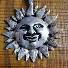 中古品　太陽のペンダントの画像