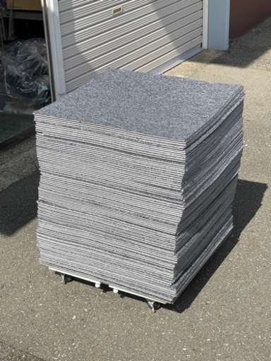 タイルカーペット　90枚　50×50cm  グレー系　中古