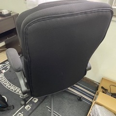 チェアと棚の画像