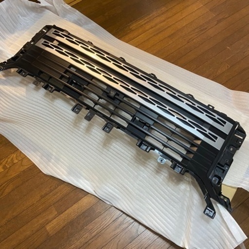 【取引決定】三菱　新型デリカD5　純正　フロントグリル一式
