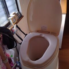 腰掛便座　中古品　比較的綺麗な品物です。の画像
