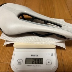 シマノプロ　ステルスカーボン　サドル　ホワイト　142mmの画像