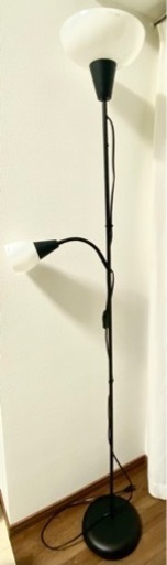 IKEA フロアアップライト/読書ランプ, ブラック/ホワイト