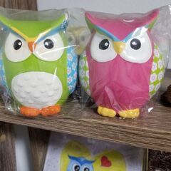 カラフルフクロウペア、陶器です。10センチくらいの大きさです。週...