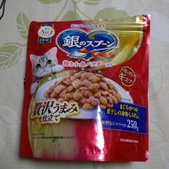 猫の餌 銀のスプーンの画像