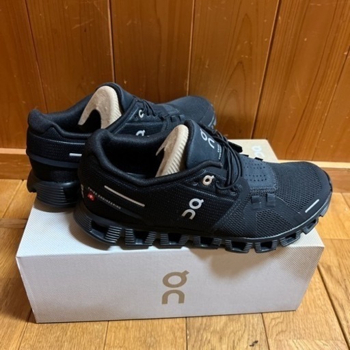 on cloud5 シューズ　人気のオールブラック　24.5cm