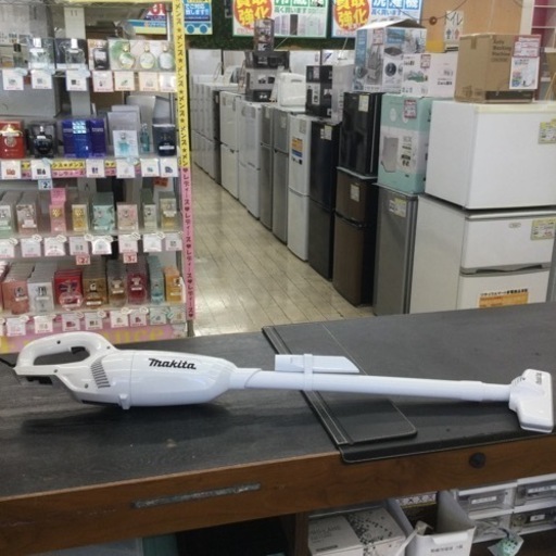 【新品未使用❗️バッテリ、充電器付き❗️軽量•強力コードレス❗️】定価¥16,280円 makita／マキタ 充電式クリーナー CL106FDSHW