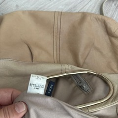 shipsの牛皮ショルダーバックの画像