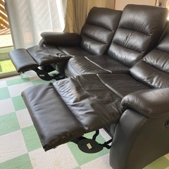 3人用電動本革テーブル付きリクライニングソファの画像