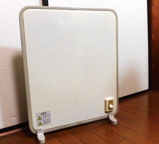 お部屋の空気が汚れない、電気代も1時間僅か５円のほんわか温度の電気パネルヒーター　吸盤使用の立型　日本製（富士ホーロー工業(株)製）中古品