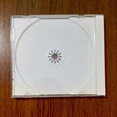 クリップ4個とCDケース1個の画像