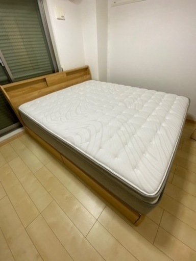 クイーンベッド　2段マットレスニトリ　2021年　美品