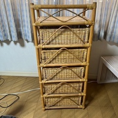 籐製5段収納家具の画像