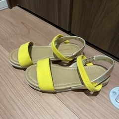 18cm サンダル　黄色×ゴールド　の画像