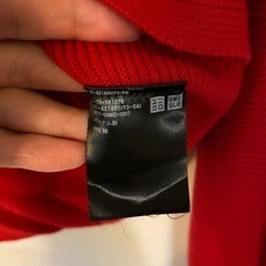 ユニクロ　カットソー赤の画像