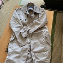 お話し中　ベージュのトレンチコート　　短めです。Ｍサイズ