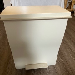 ゴミ箱　差し上げます