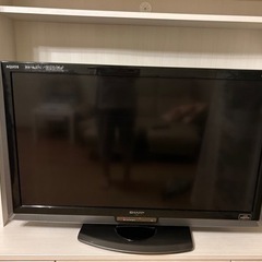 テレビボードとテレビ37型の画像