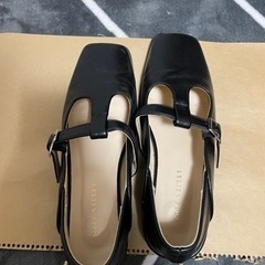 再出品　ブラック　Tストラップパンプス