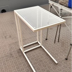 ガラスサイドテーブルの画像