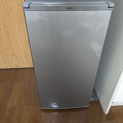 冷蔵庫：AQUA AQR-8G(S)
