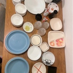 食器もらってください。