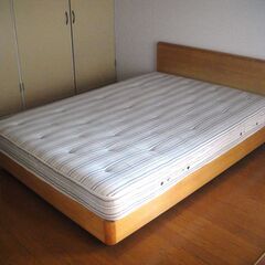 ダブルベッド　引き取り限定　積み込み手伝います。