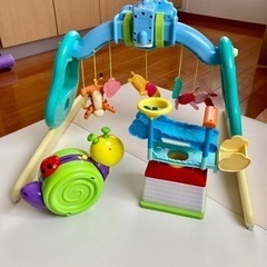 プーさんメリーと知育玩具２つの画像