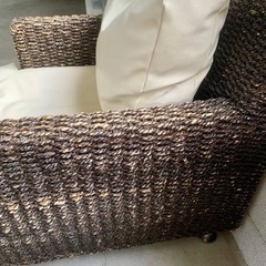 1人掛け籐製ロータイプソファーの画像