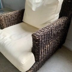 1人掛け籐製ロータイプソファーの画像