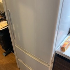 洗濯機、電子レンジ、冷蔵庫一式の画像