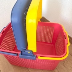 ピクニックバスケット　昭和レトロ　ブルー　イエロー　ピンク　プラスチック製の画像
