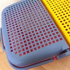 ピクニックバスケット　昭和レトロ　ブルー　イエロー　ピンク　プラスチック製の画像