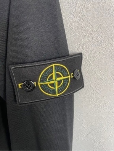 新品未使用 STONE ISLAND刺繍ロゴ トレーナーL ブラック