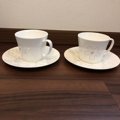 ボーンチャイナ　カップ&ソーサー　2個セット