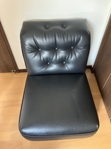 お一人用レザー椅子格安で‼️早者勝ち٩( ᐛ )و