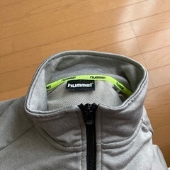 Hummel（ヒュンメル）のジャージ上下セットの画像