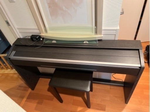 電子ピアノ、椅子付き！カシオ製