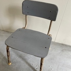 ぞうさん色のレトロキッズチェア