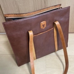 革のトートバッグの画像