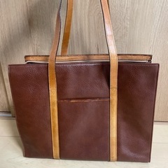 革のトートバッグの画像