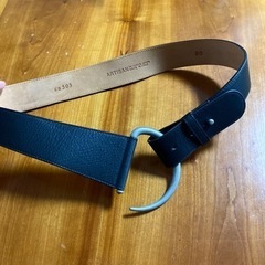 【値下げしました‼️】美品ARTISAN イタリア製 牛革ベルト...
