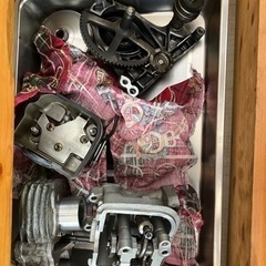 レッツ4 エンジン降ろして腰上分解 現状渡し コンロッド大端固着 距離浅い部品多い？ 部品取りに又はベース車体の画像