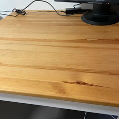 四角いテーブルの画像