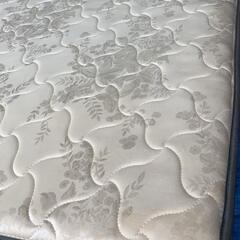 クイーンサイズ ベッドマットの画像