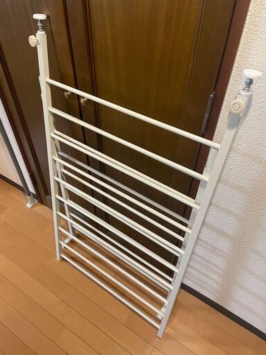 はしごタイプの突っ張り収納